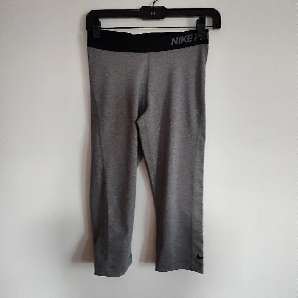 Ladies SZ M Nike Pro Grey Cropped Legging